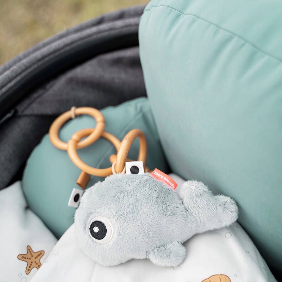 Done by Deer Baby Accessoires Tiny Sensory Rattle Wally Blauw